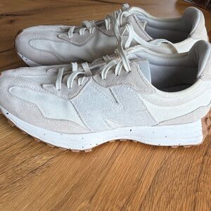 Women’s New Balance 327 Turtledove size 10